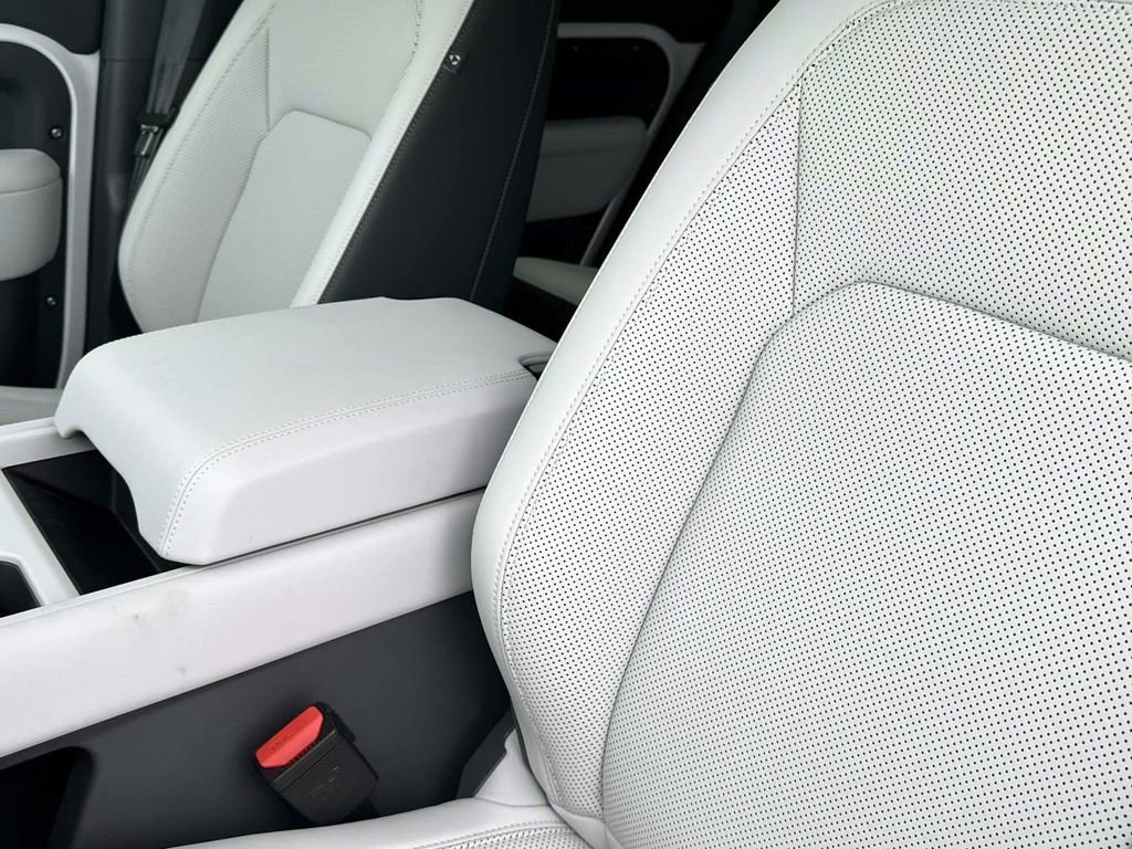 New 2025 Land Rover Defender 110 S image 17