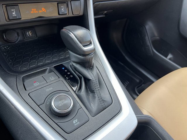 Used 2025 Toyota RAV4 XLE Premium AWD/4WD image 16