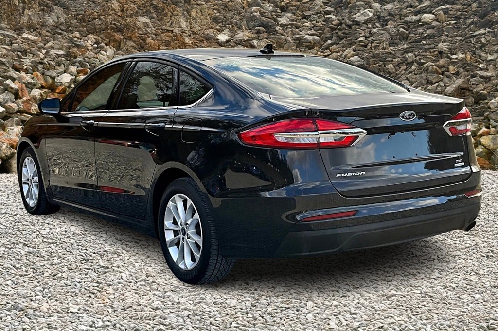 Used 2019 Ford Fusion SE image 11