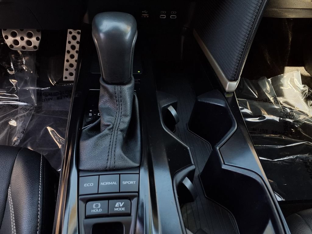 Used 2025 Toyota Camry SE FWD image 12