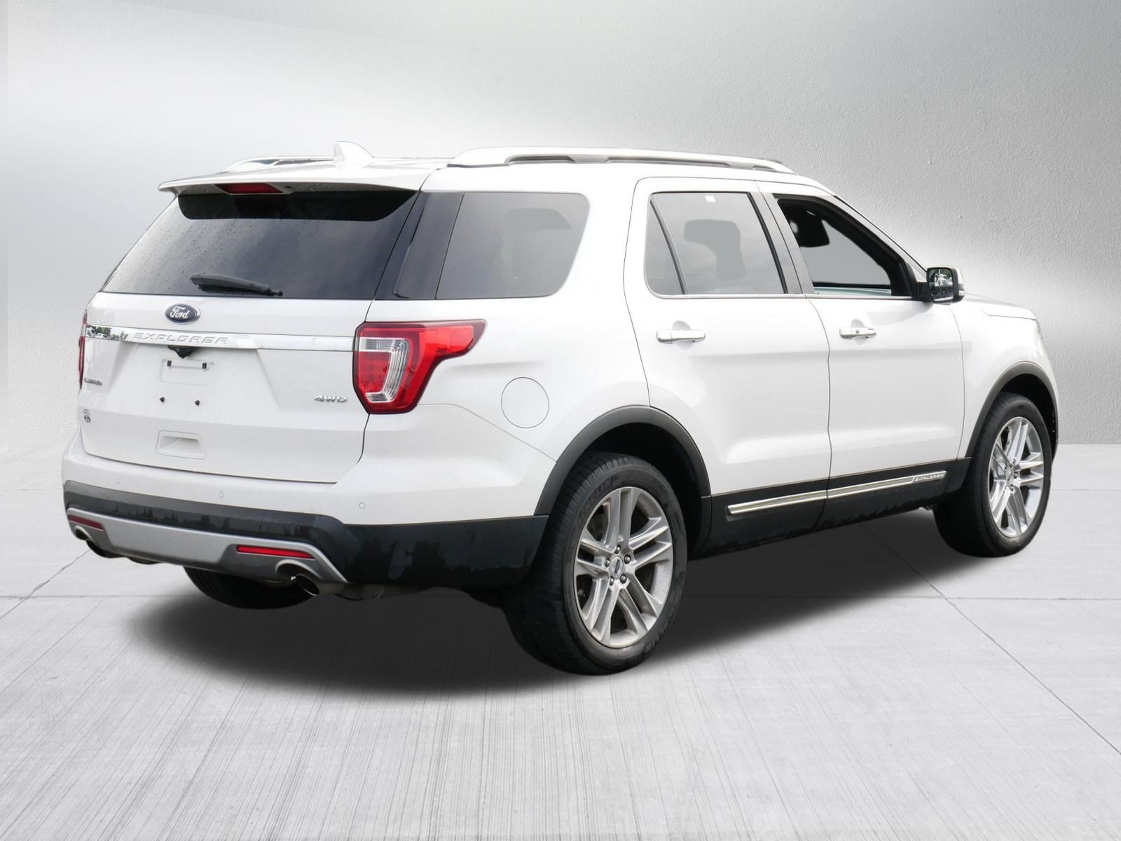 Used 2017 Ford Explorer Limited AWD/4WD image 7
