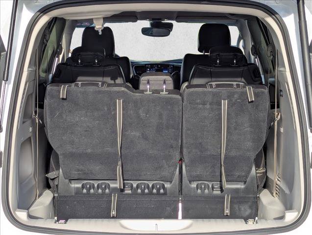 Used 2023 Chrysler Pacifica Touring-L image 6