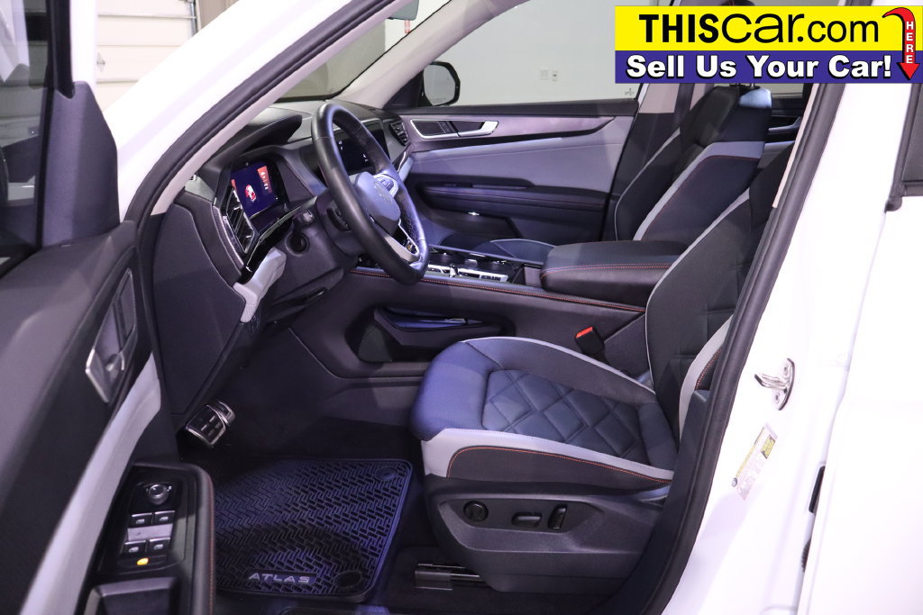 Used 2025 Volkswagen Atlas Peak Edition SE AWD/4WD image 31