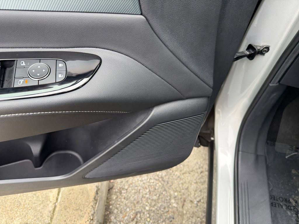 Used 2025 Nissan Murano SL image 13