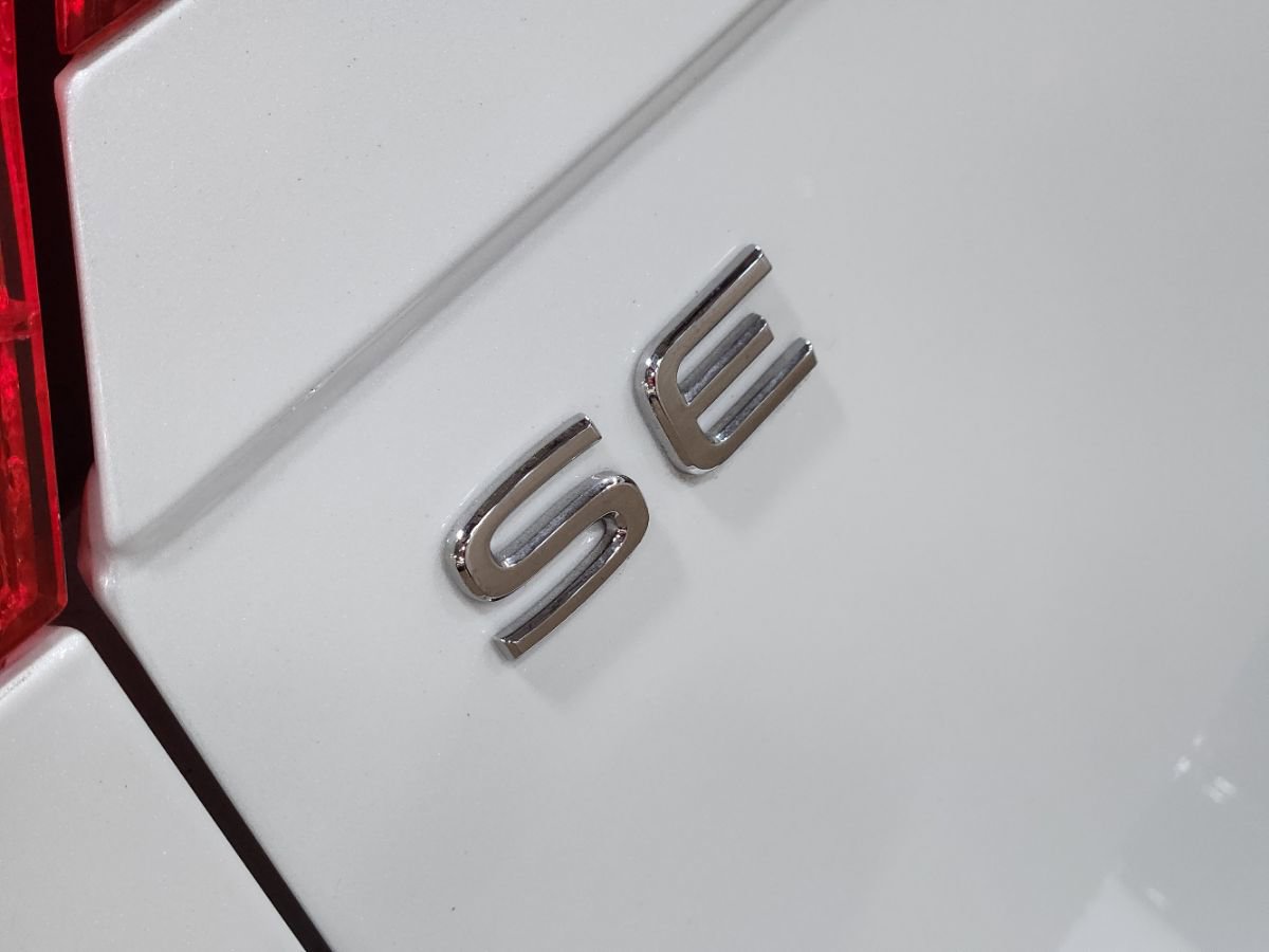 Used 2024 Volkswagen Tiguan SE R-Line image 25