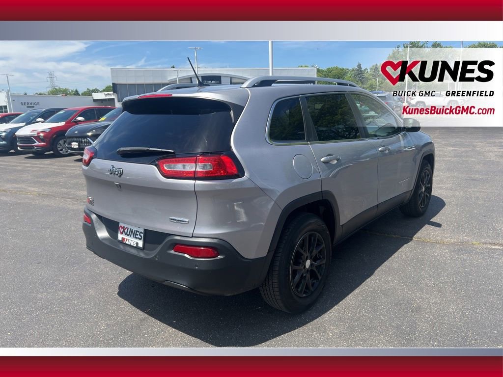 Used 2018 Jeep Cherokee Latitude w/ Safety Group AWD/4WD image 4