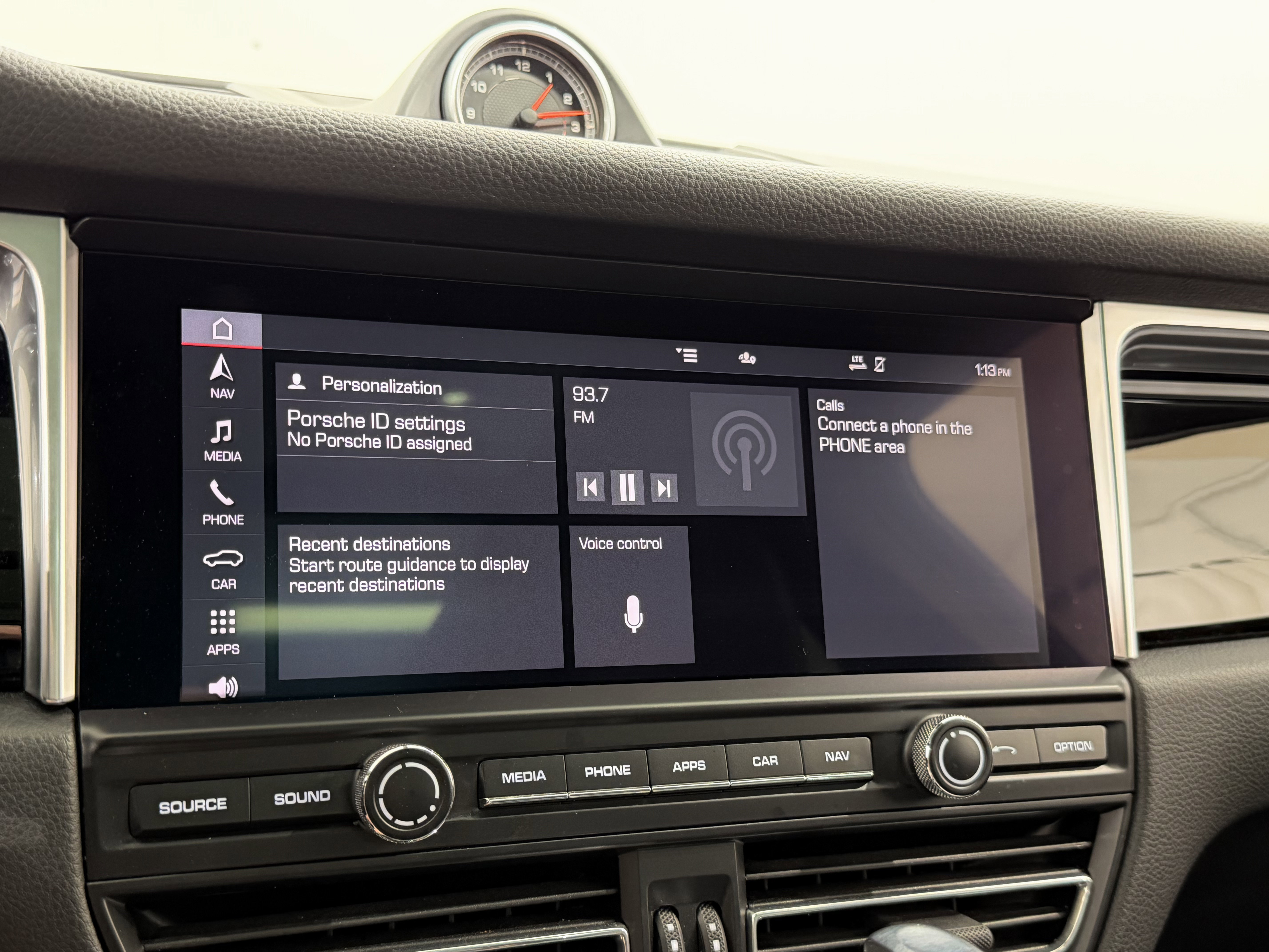 Certified 2021 Porsche Macan AWD/4WD image 39