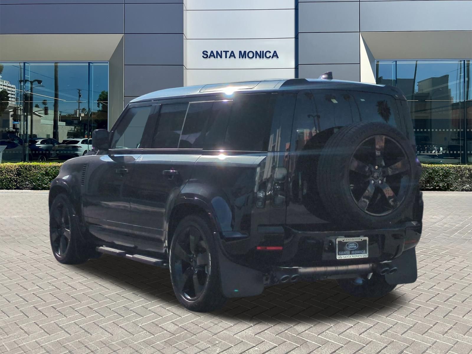 New 2026 Land Rover Defender 110 X-Dynamic SE image 3