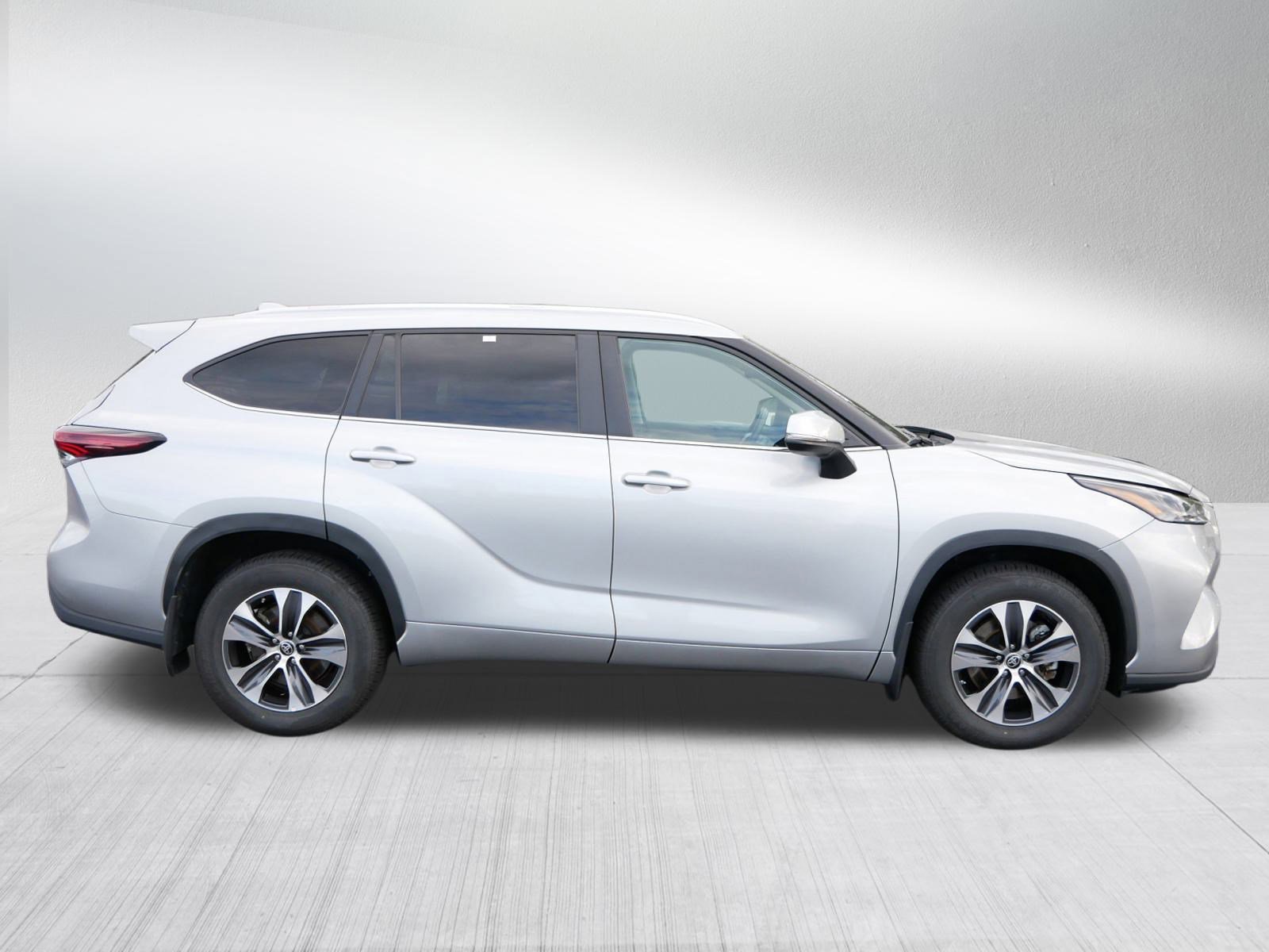Certified 2024 Toyota Highlander XLE image 8