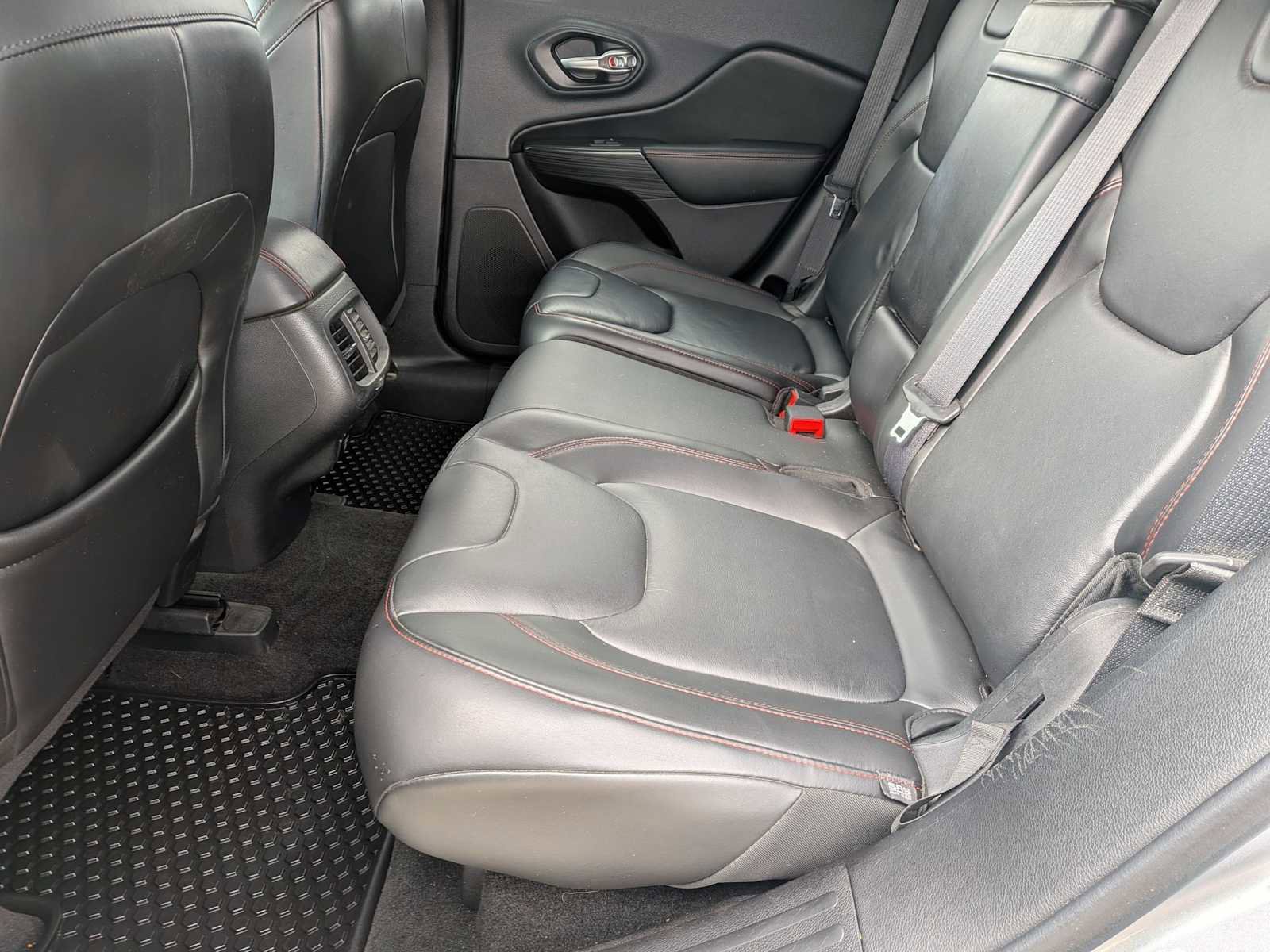Used 2015 Jeep Cherokee Trailhawk w/ Leather Interior Group AWD/4WD image 17