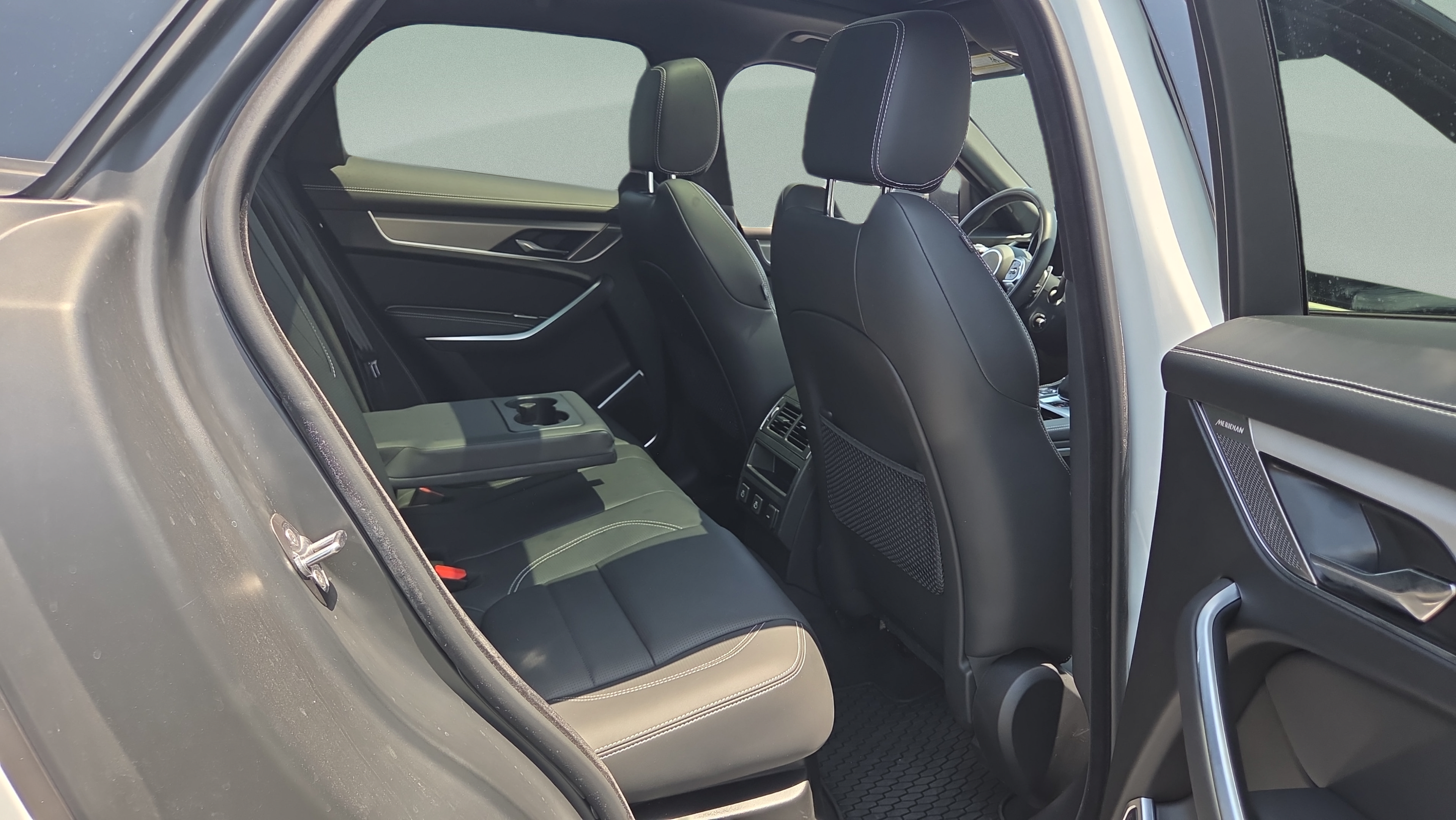 Used 2026 Jaguar F-PACE R-Dynamic S AWD/4WD image 15