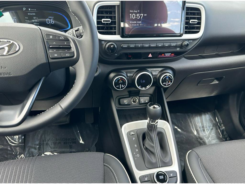 Used 2024 Hyundai Venue Limited image 20
