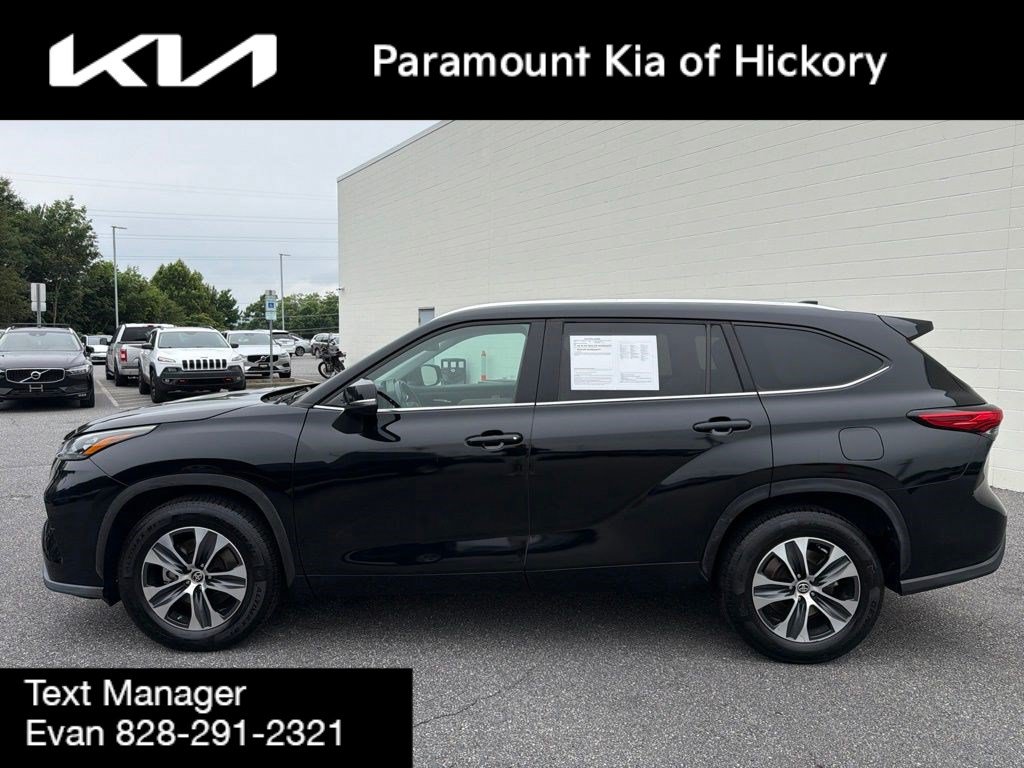 Used 2020 Toyota Highlander XLE FWD image 4