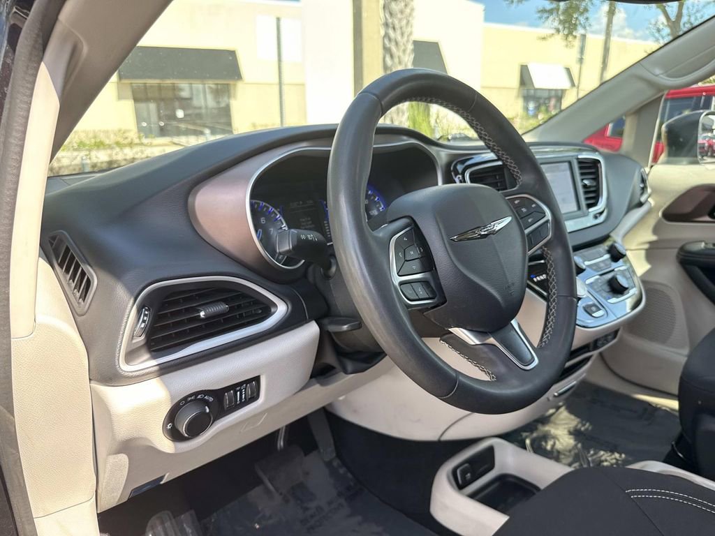 Used 2023 Chrysler Voyager LX FWD image 20
