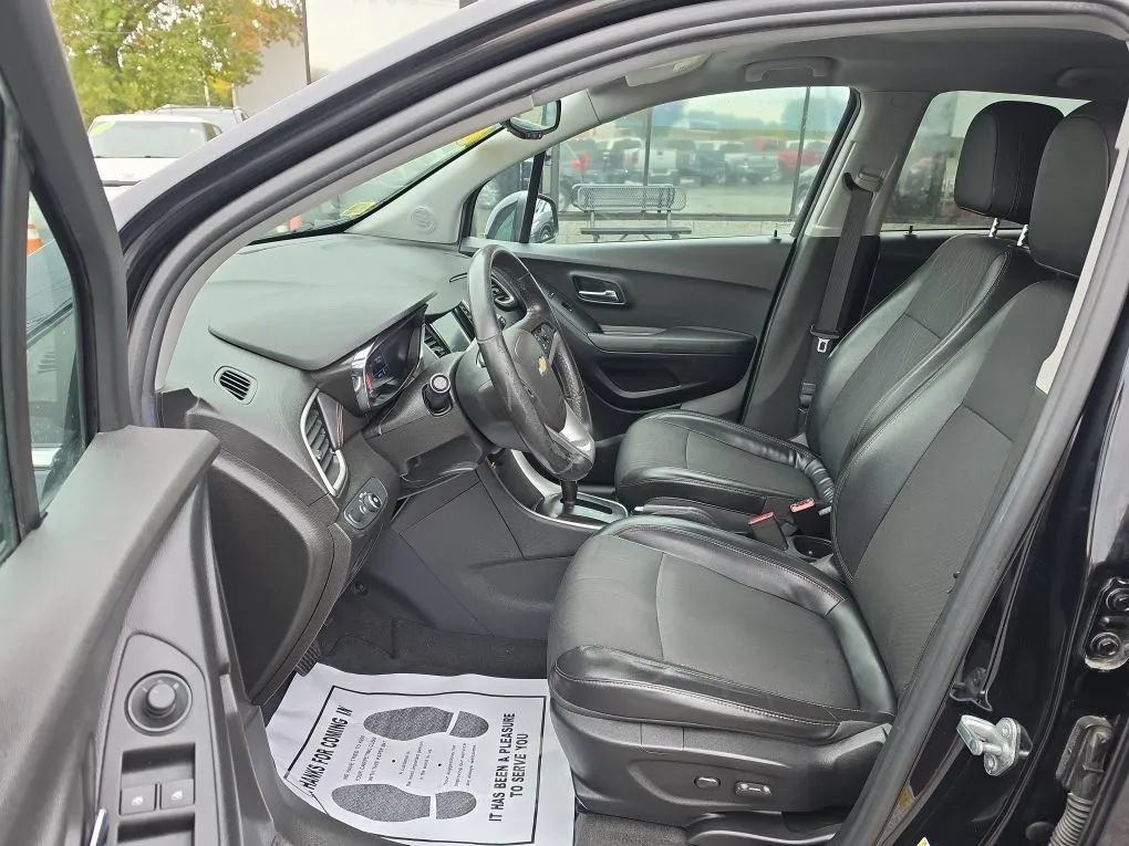 Used 2019 Chevrolet Trax LT w/ Driver Confidence Package AWD/4WD image 14