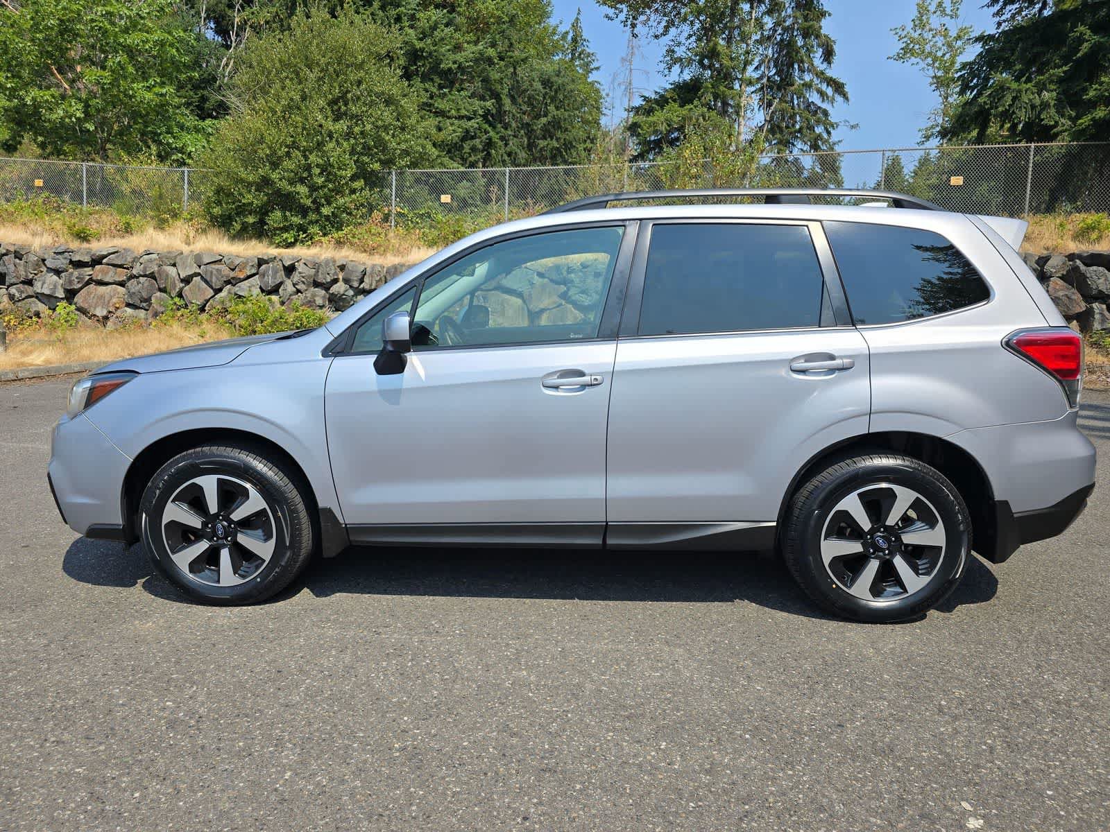 Used 2017 Subaru Forester 2.5i Premium AWD/4WD image 3