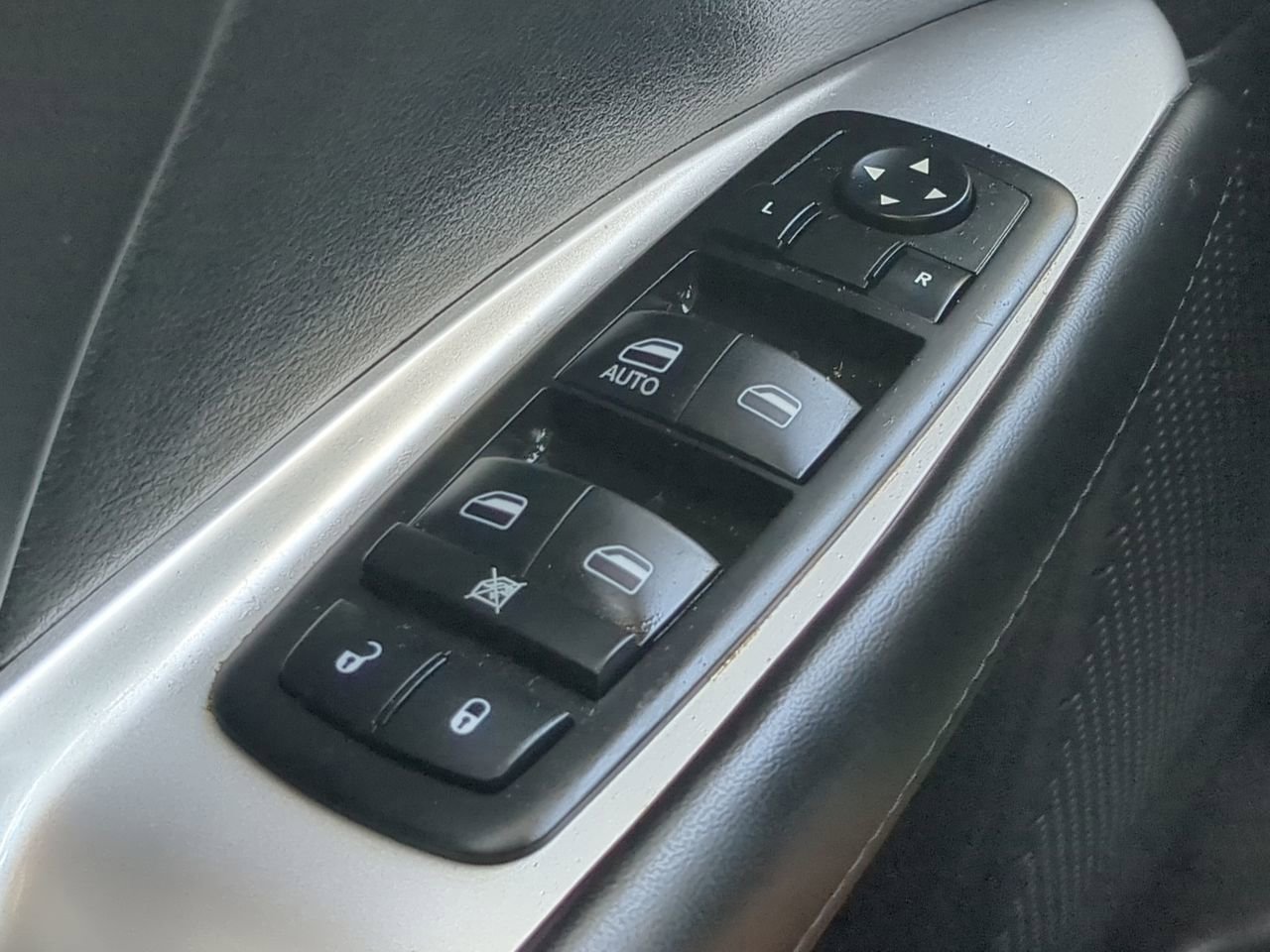 Used 2015 Dodge Journey SXT w/ Flexible Seating Group image 21