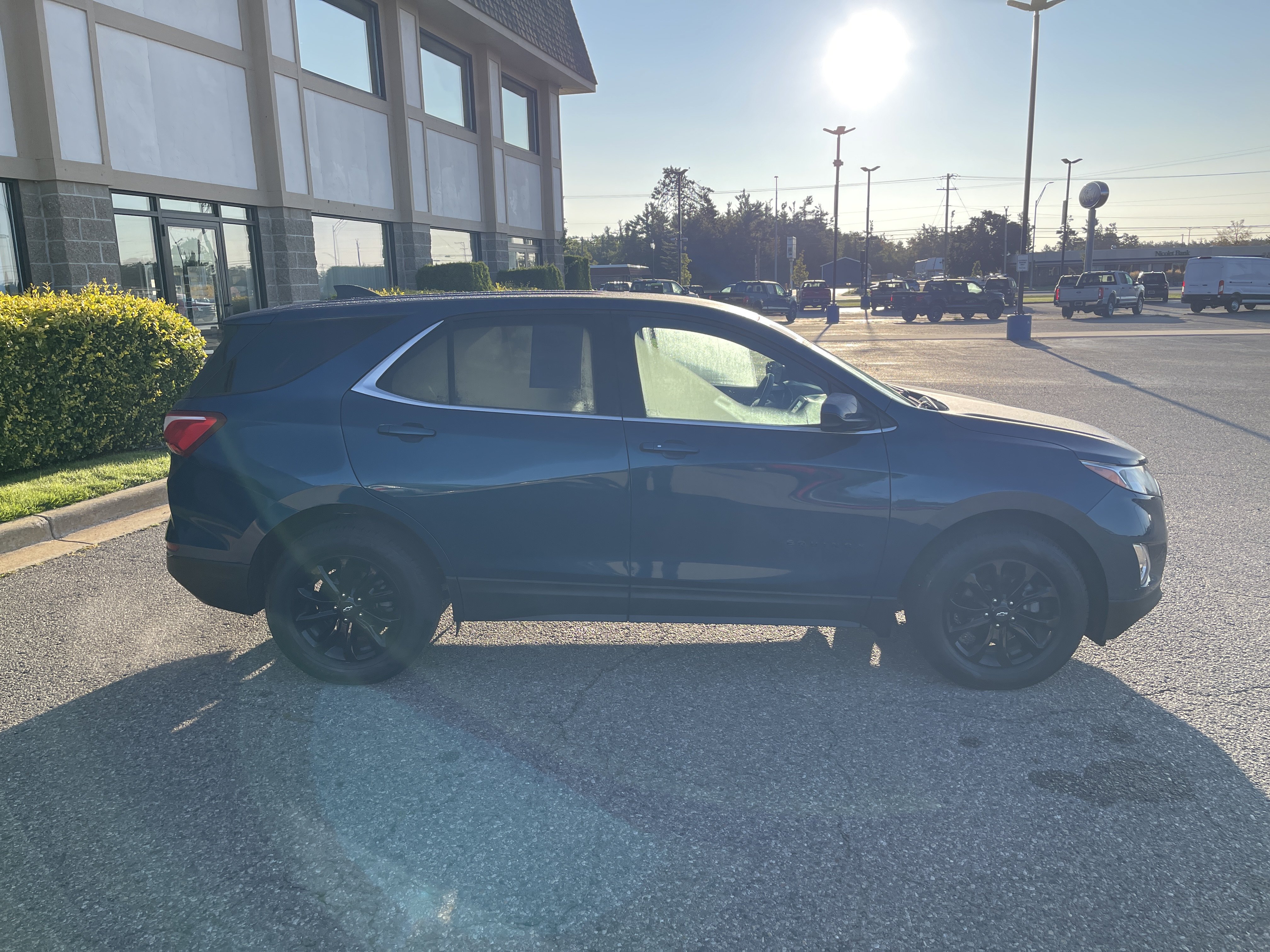 Used 2020 Chevrolet Equinox LT AWD/4WD image 2