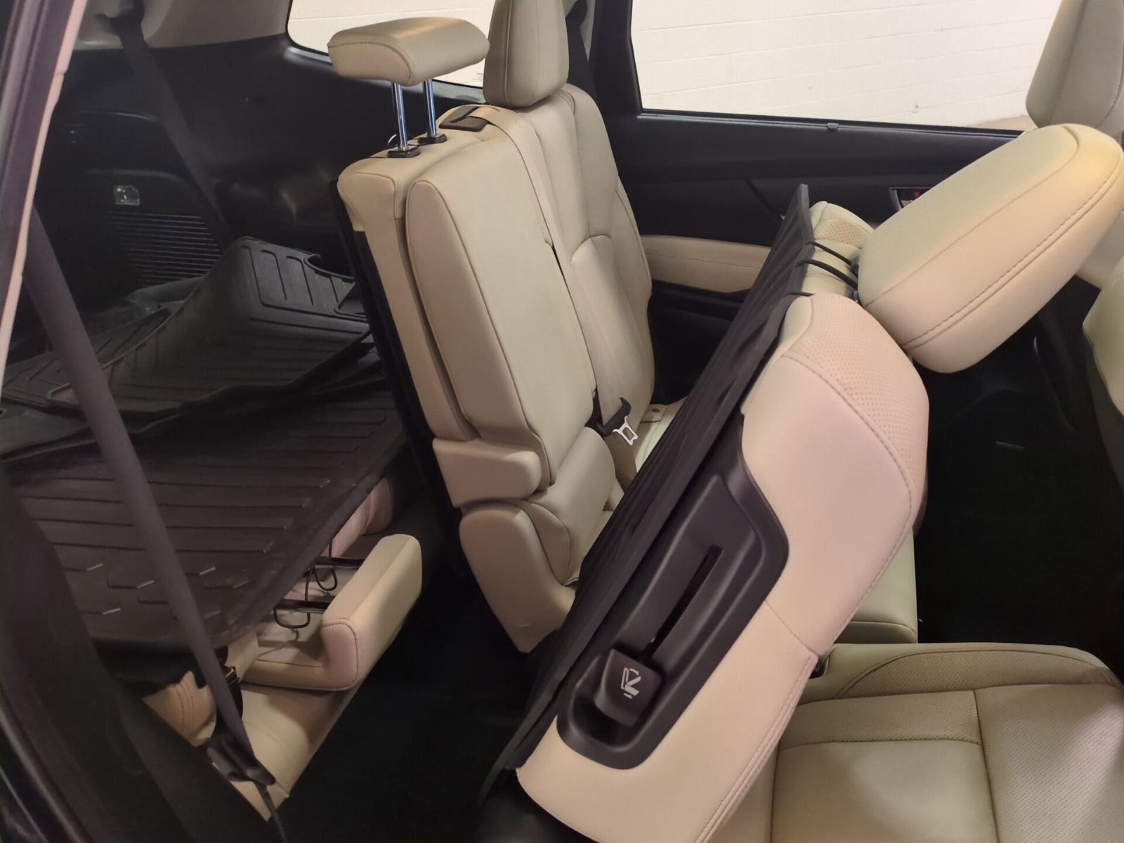 Certified 2021 Subaru Ascent Limited w/ Technology Package image 13