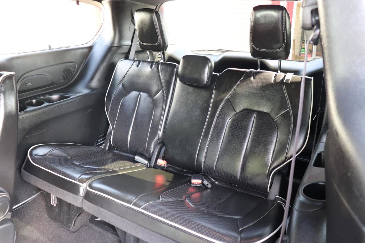 Used 2025 Chrysler Pacifica Limited FWD image 13