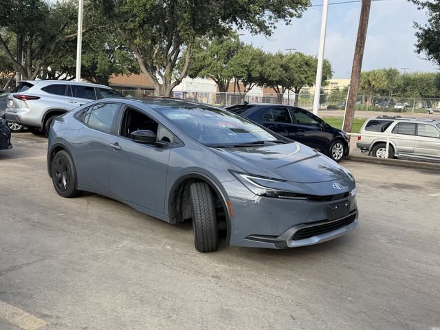 Used 2025 Toyota Prius Plug-In Hybrid FWD image 3