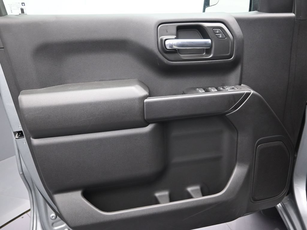 Used 2026 Chevrolet Silverado 1500 Custom w/ Turbomax Blackout Package RWD image 11