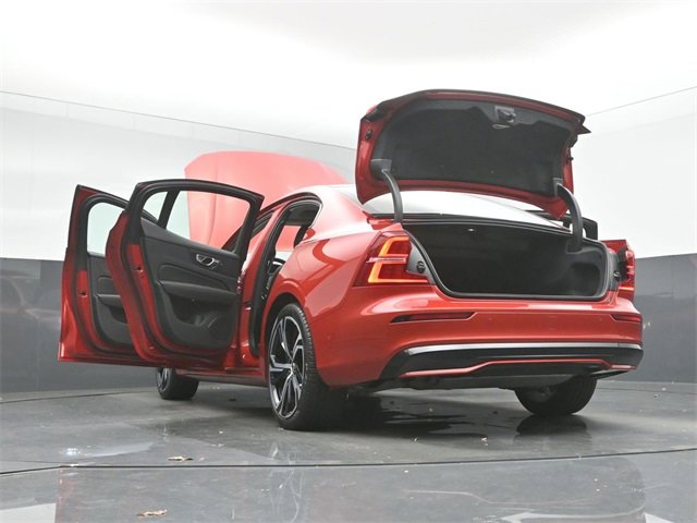 Used 2023 Volvo S60 B5 Plus image 54