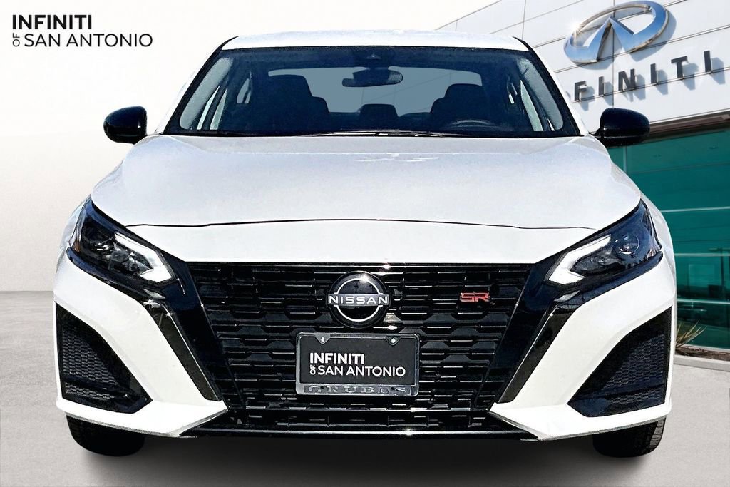 Used 2025 Nissan Altima 2.5 SR AWD/4WD image 4