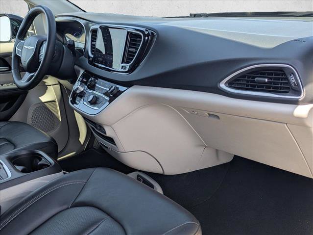 Used 2024 Chrysler Pacifica Touring-L FWD image 21