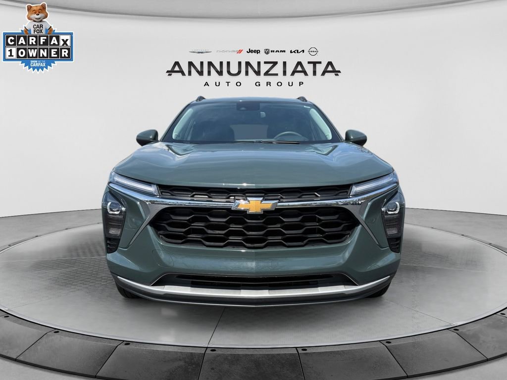 Used 2025 Chevrolet Trax LT FWD image 8