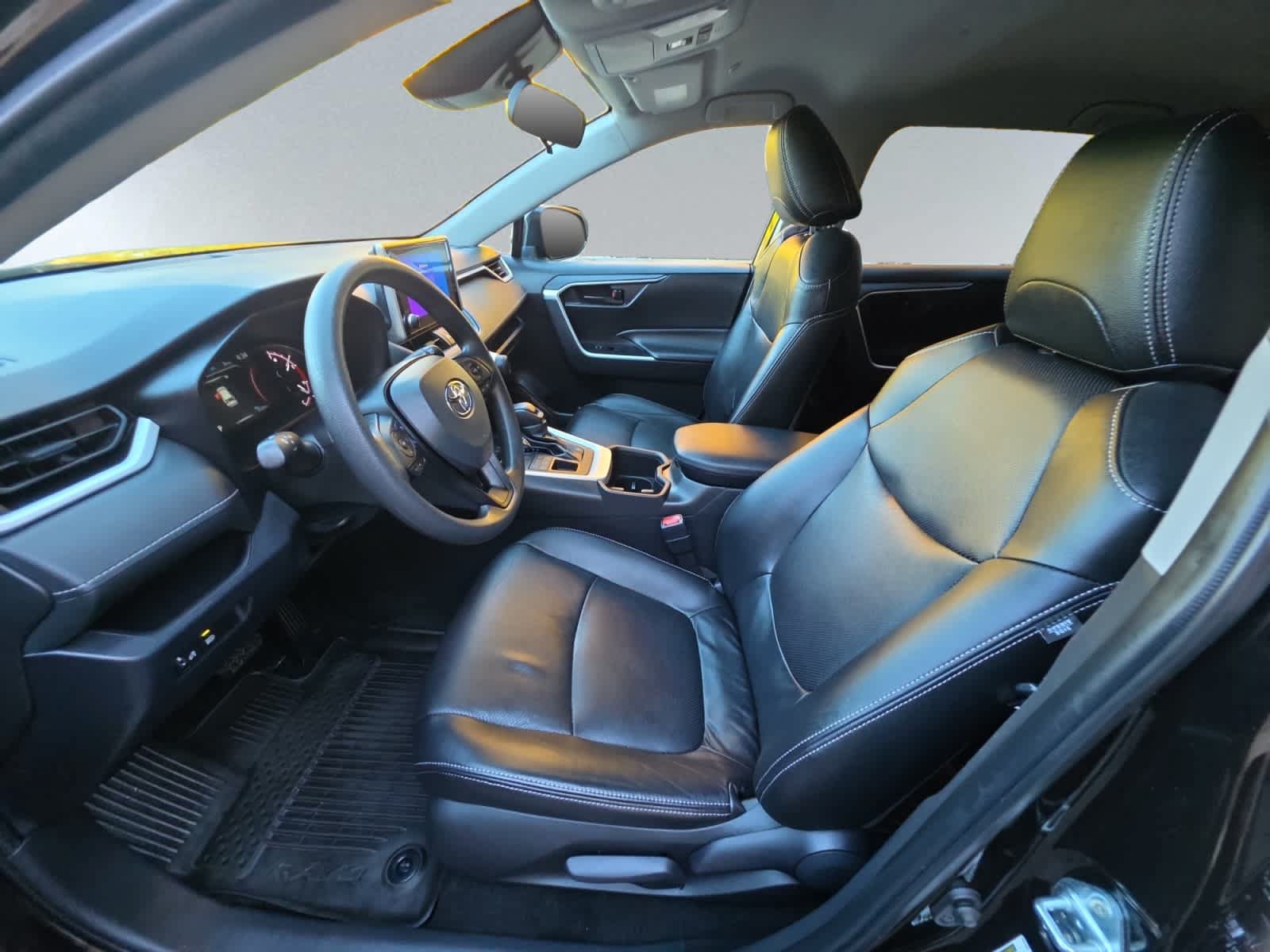 Used 2024 Toyota RAV4 LE AWD/4WD image 7