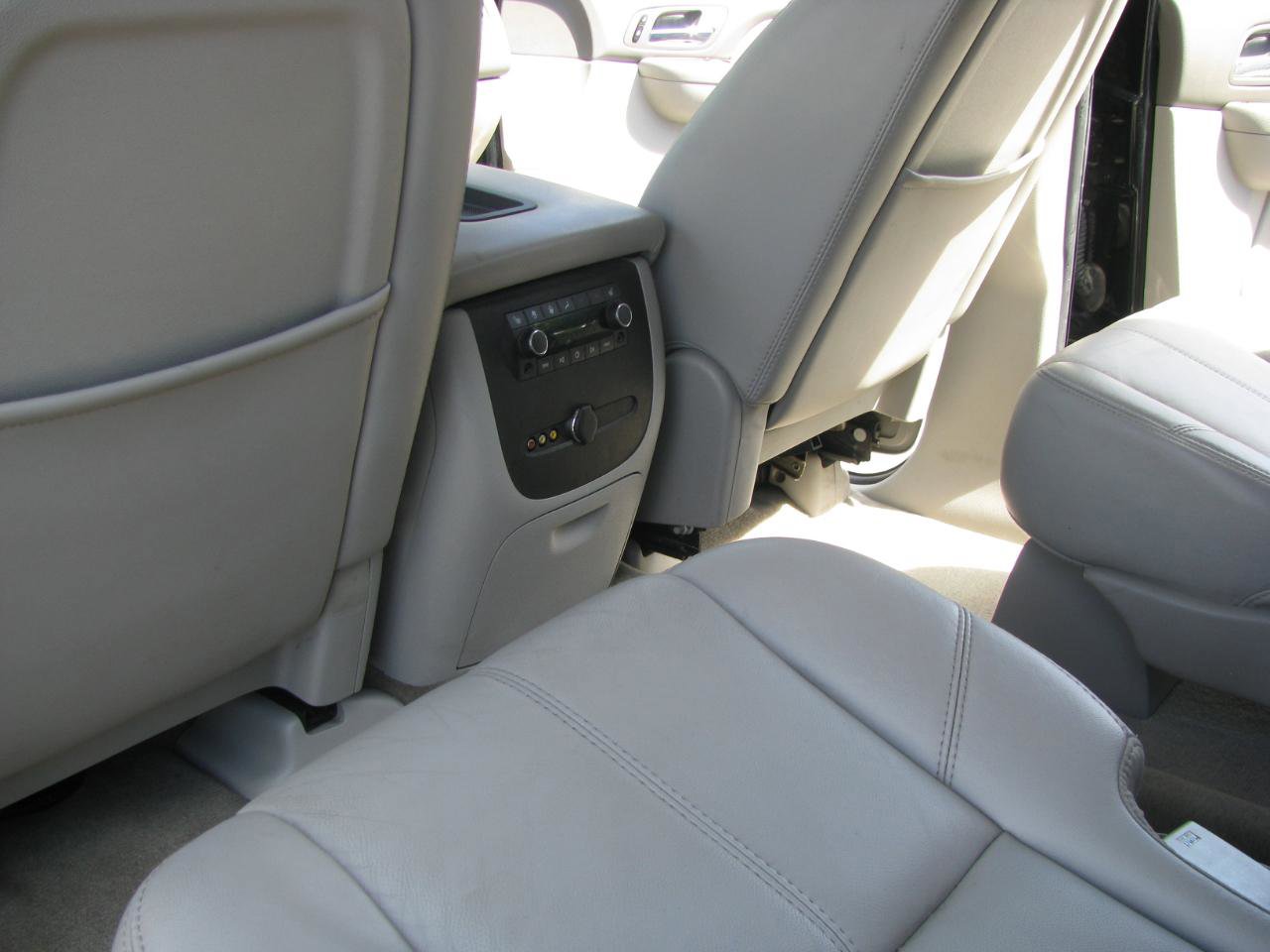 Used 2007 Chevrolet Suburban LTZ w/ LTZ Preferred Equipment Group AWD/4WD image 11