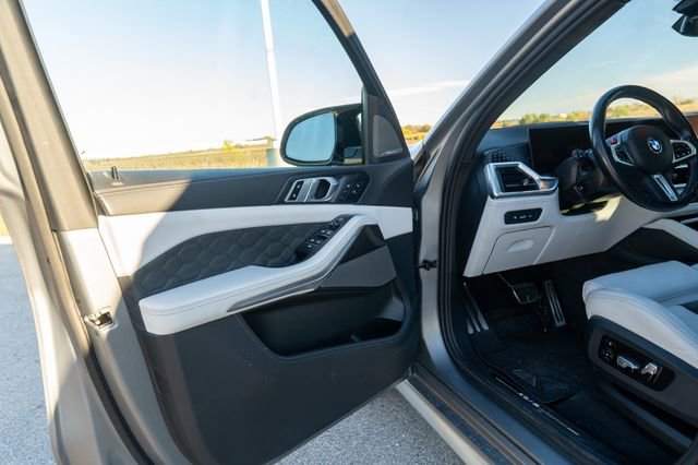 Used 2024 BMW X5 M Competition w/ Premium Package image 28