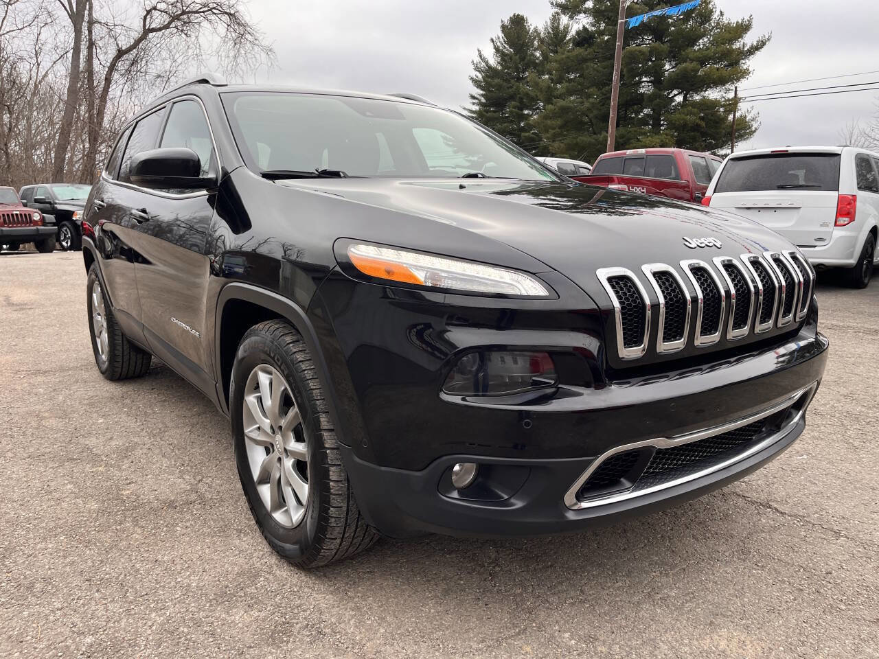Used 2018 Jeep Cherokee Limited w/ Technology Group image 3