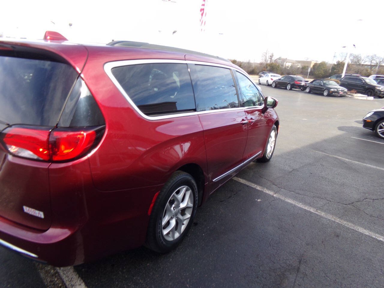 Used 2017 Chrysler Pacifica Touring-L w/ Tire & Wheel Group FWD image 41