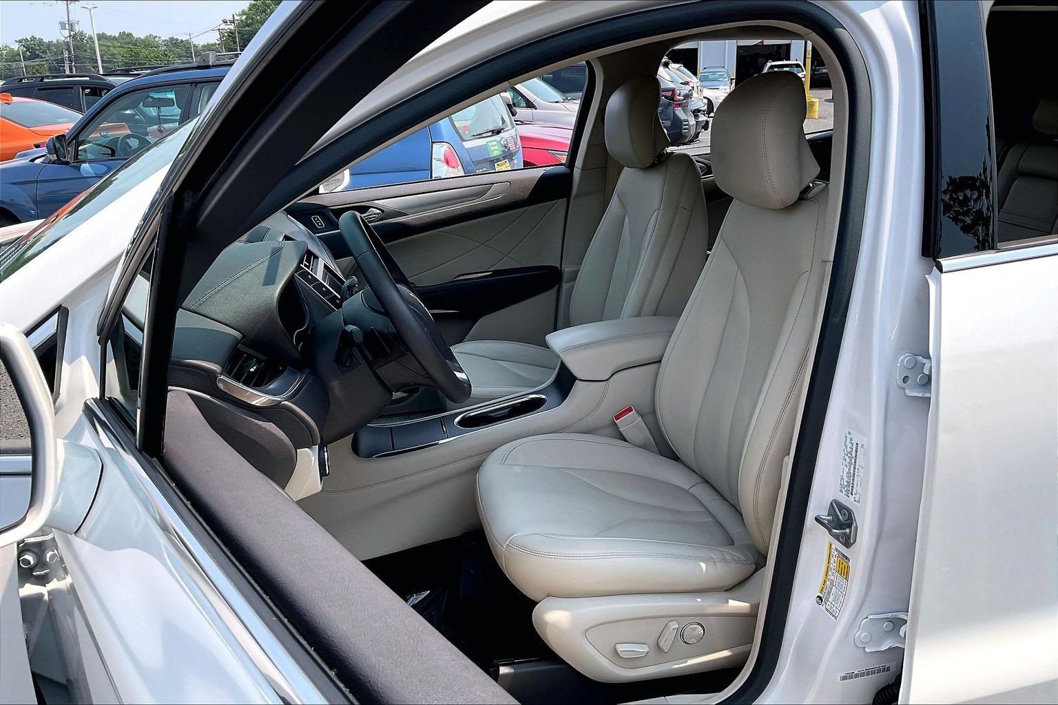 Used 2019 Lincoln MKC Premiere AWD/4WD image 8