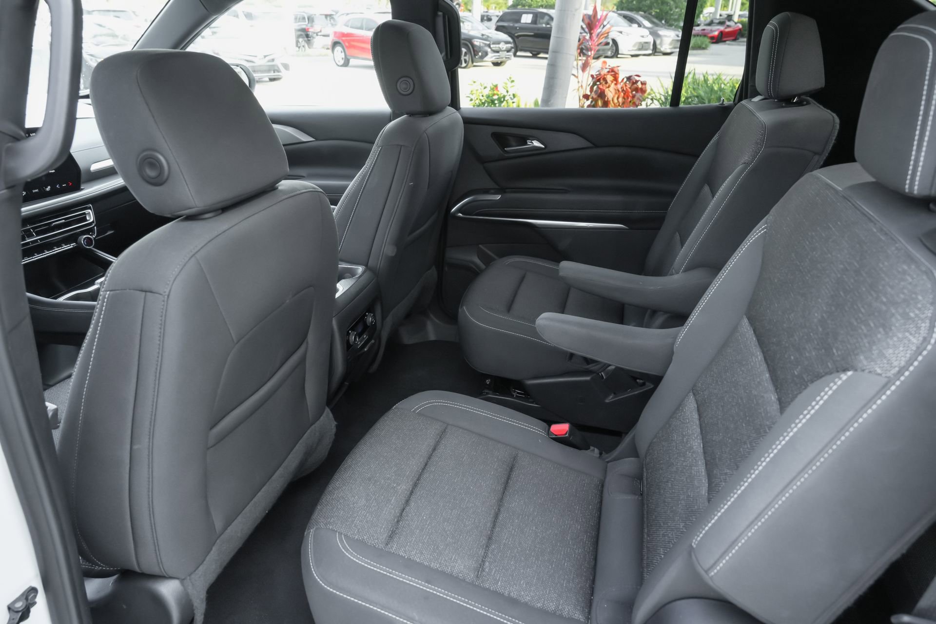 Used 2024 Chevrolet Traverse LT image 17