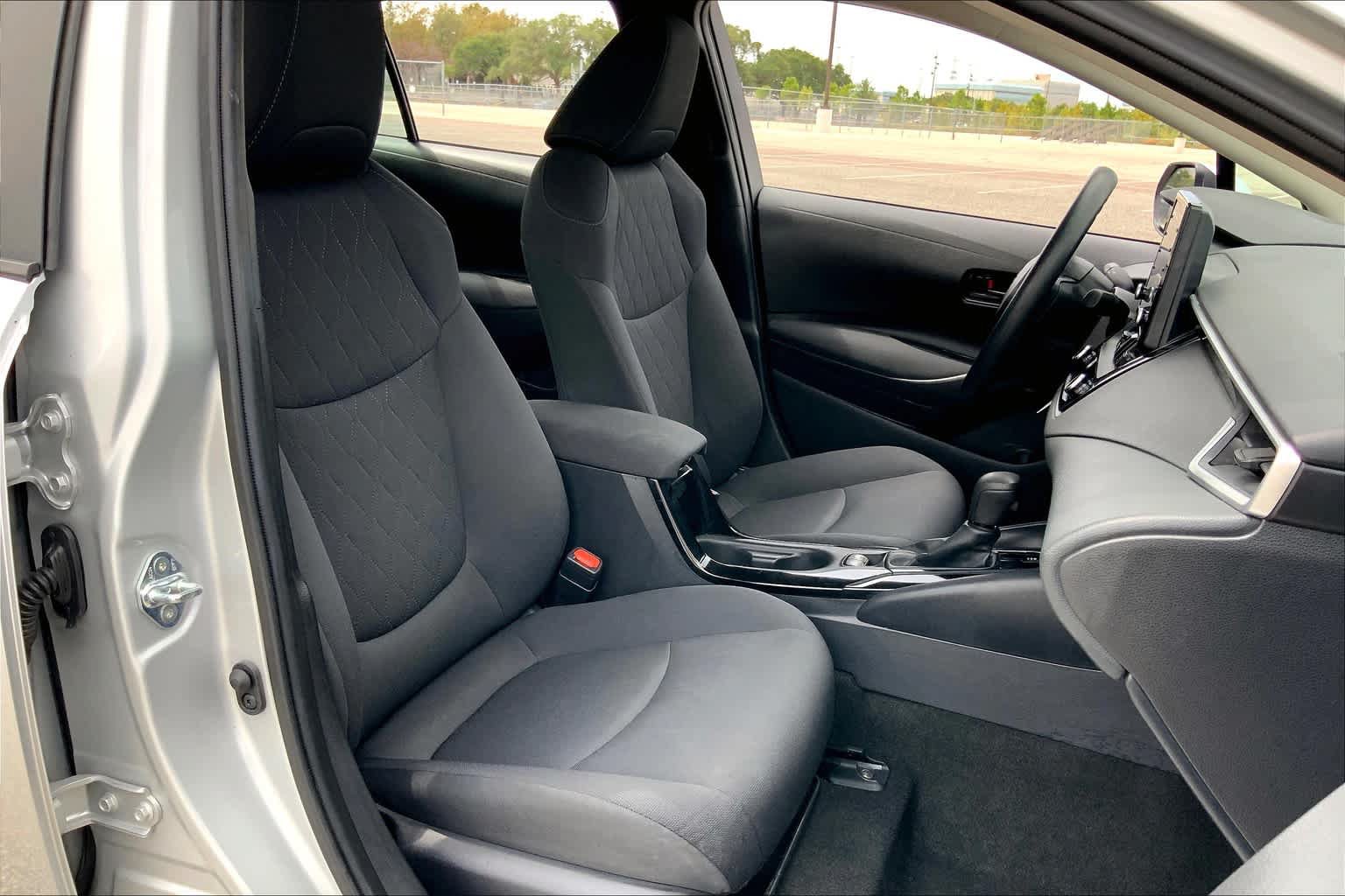 Used 2022 Toyota Corolla LE FWD image 9