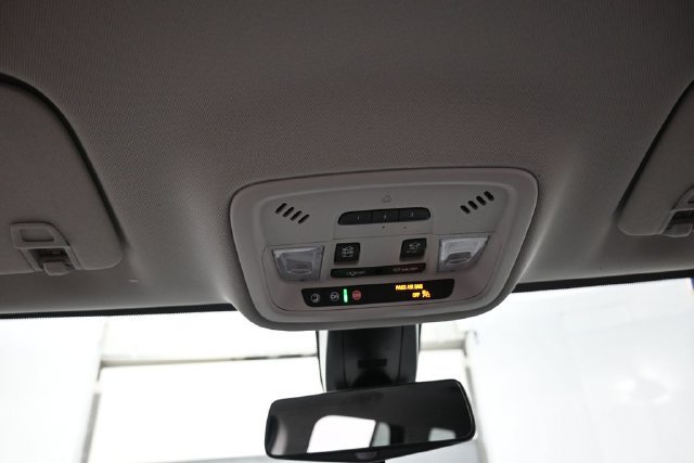 Used 2021 Chevrolet Traverse LT w/ LT Premium Package FWD image 12