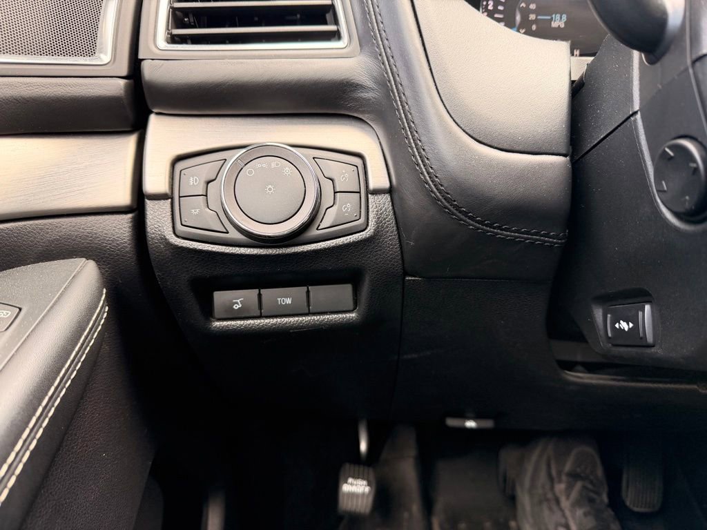 Used 2019 Ford Explorer Platinum AWD/4WD image 24