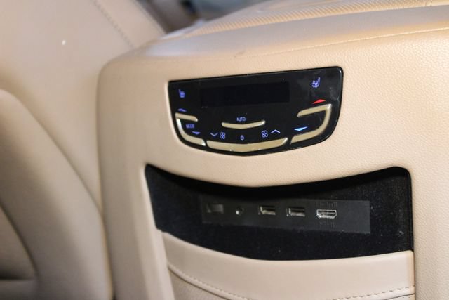 Used 2018 Cadillac Escalade Platinum AWD/4WD image 16