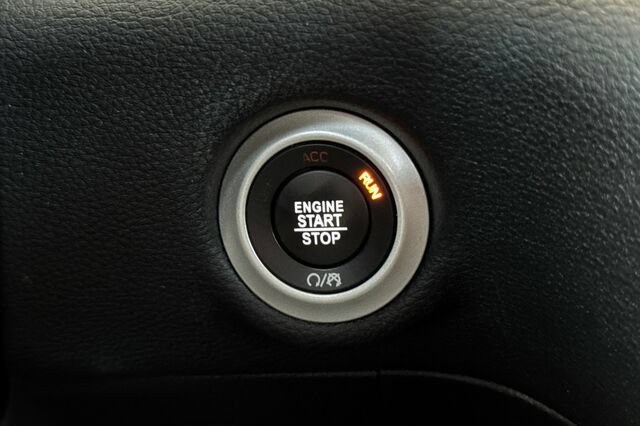 Used 2019 Chrysler Pacifica Limited w/ Advanced Safetytec Group FWD image 22