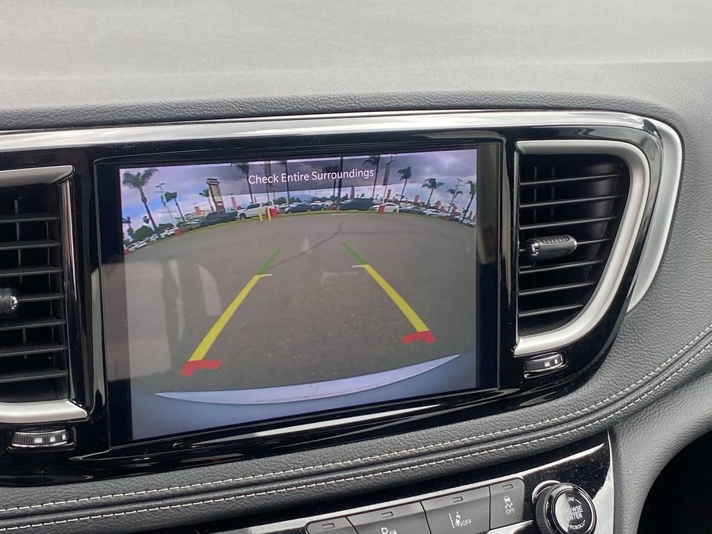 Used 2024 Chrysler Pacifica Touring image 8