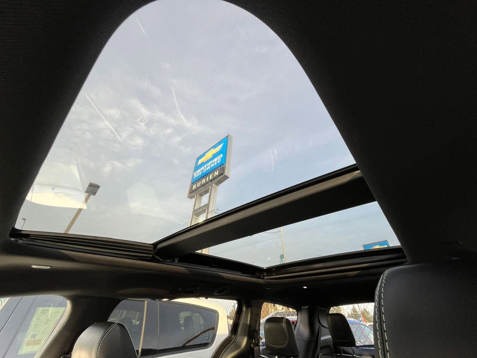 Used 2025 Chrysler Pacifica Limited image 32