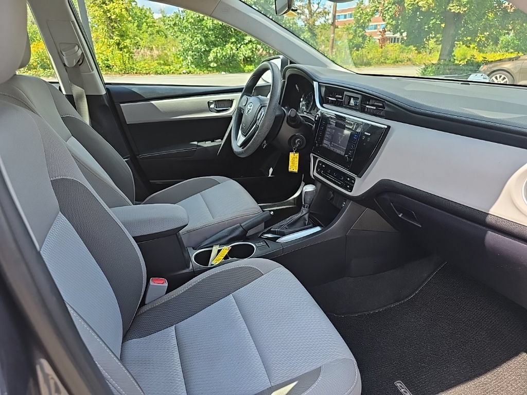Used 2017 Toyota Corolla LE w/ Carpet Mat Package (TMS) FWD image 29