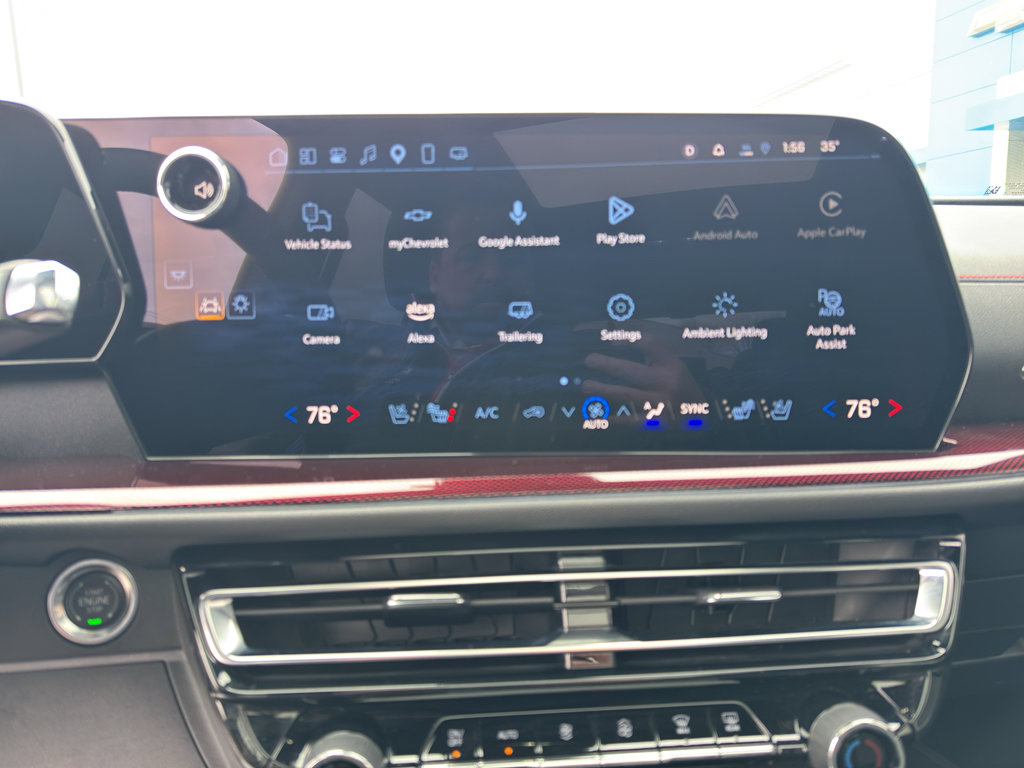 Used 2025 Chevrolet Traverse RS image 17