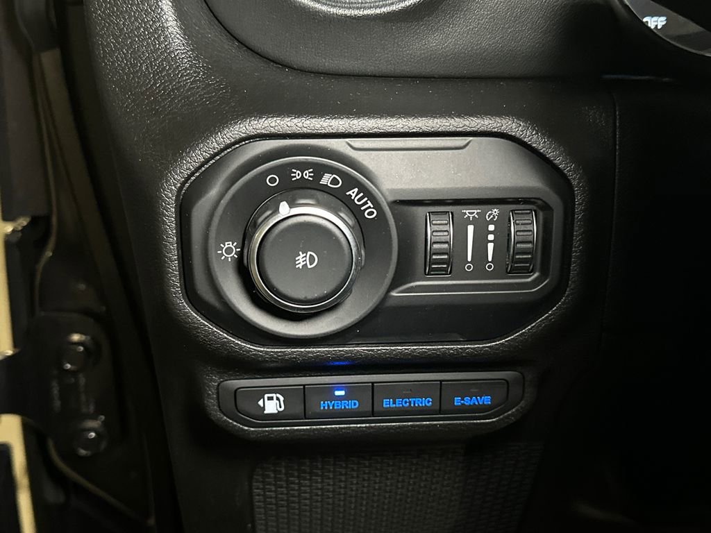 Used 2021 Jeep Wrangler Unlimited Sahara w/ Cold Weather Group image 21