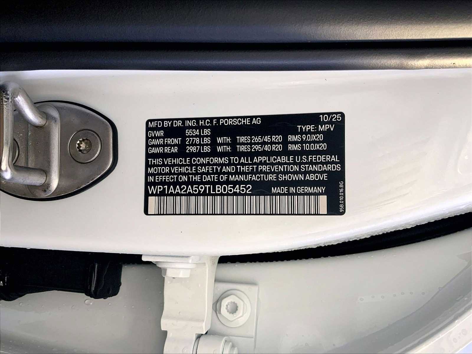 New 2026 Porsche Macan AWD/4WD image 23