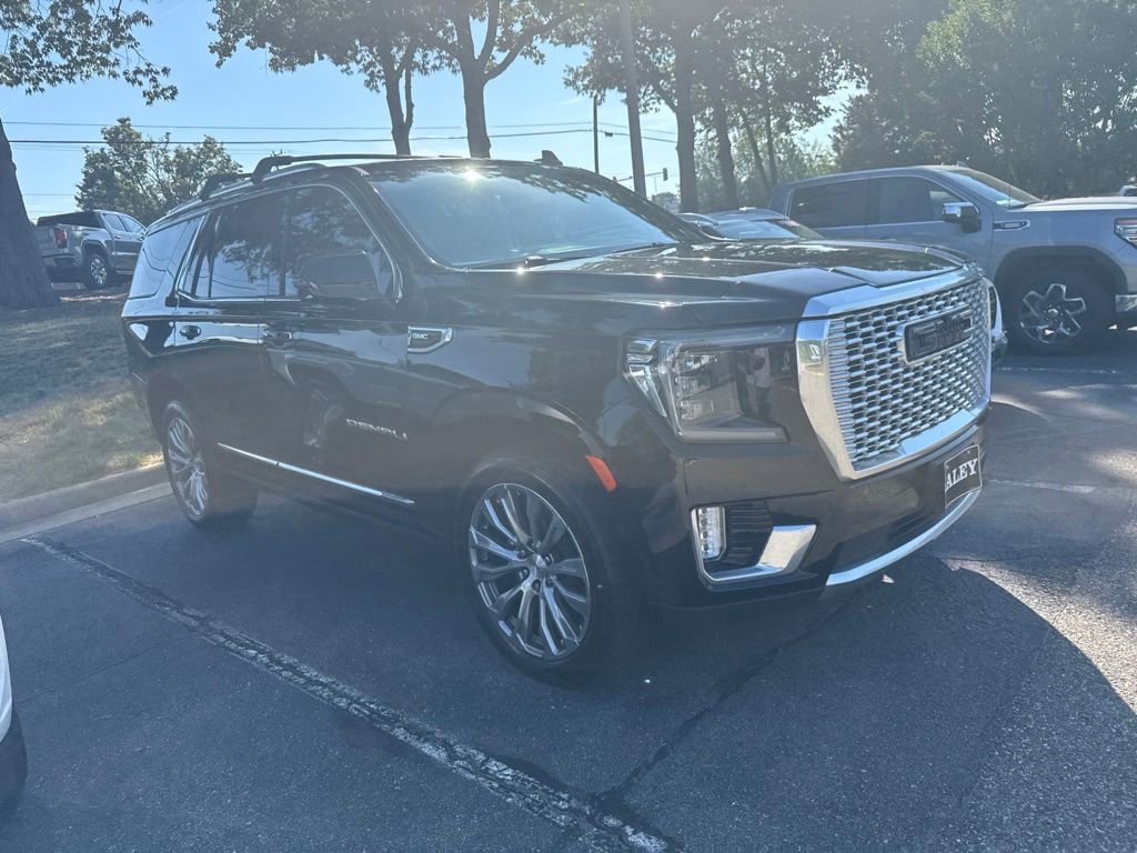 Used 2021 GMC Yukon Denali w/ Denali Premium Package AWD/4WD image 4