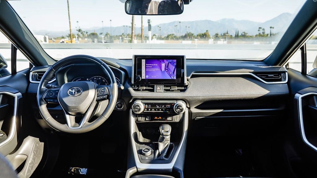 Used 2024 Toyota RAV4 SE image 13